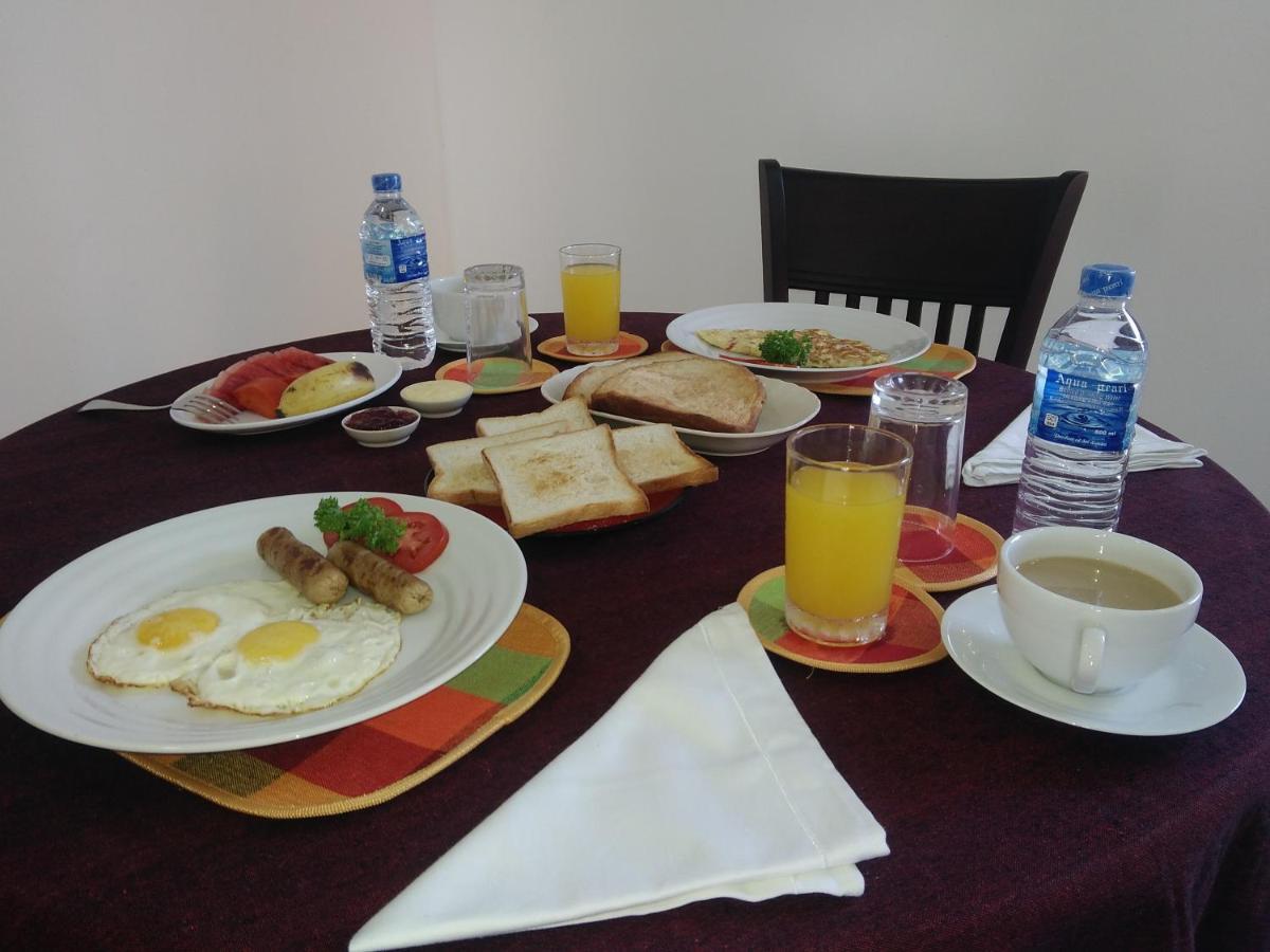 Queens Airport Residence نيجومبو المظهر الخارجي الصورة